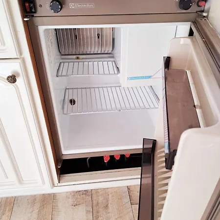 Naturecity Adventure In Camper - Also In Winter With Heating - Ruhe, Garten, Haengematte, Heizung, Aircooler, Kaffeemaschiene, Grosses Bett, Kostenlose Fahrraeder, Outdoordusche, 25 Min Zum Alexanderplatz Und Fernsehturm