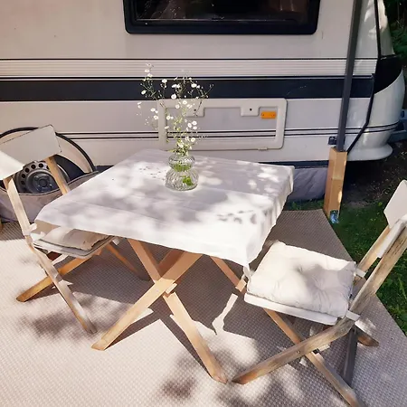 Naturecity Adventure In Camper - Also In Winter With Heating - Ruhe, Garten, Haengematte, Heizung, Aircooler, Kaffeemaschiene, Grosses Bett, Kostenlose Fahrraeder, Outdoordusche, 25 Min Zum Alexanderplatz Und Fernsehturm Berlin