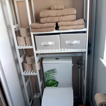 Naturecity Adventure In Camper - Also In Winter With Heating - Ruhe, Garten, Haengematte, Heizung, Aircooler, Kaffeemaschiene, Grosses Bett, Kostenlose Fahrraeder, Outdoordusche, 25 Min Zum Alexanderplatz Und Fernsehturm Lejlighed